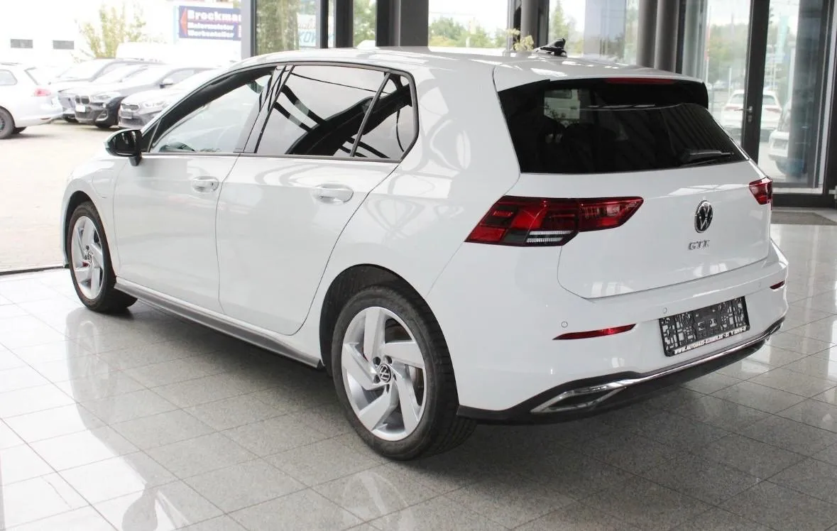 VOLKSWAGEN Golf Image 4